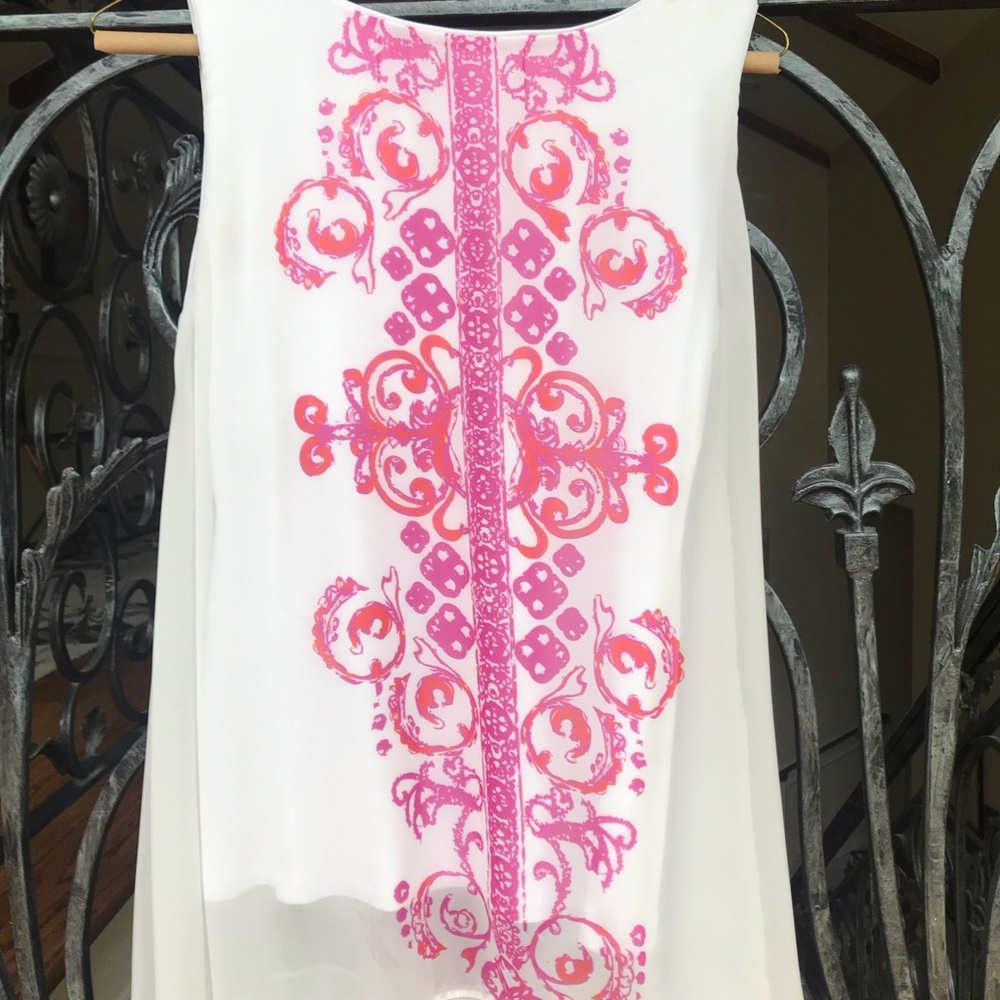 Flowy sleeveless pink and white top